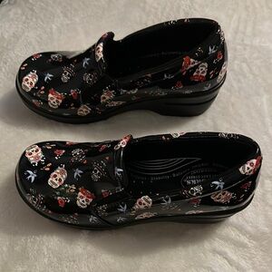 Women's Black Floral Slip-On Shoes